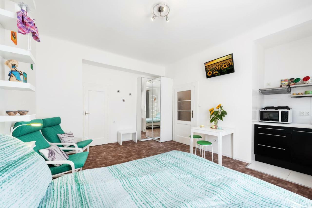 Family Apartment Hortensia Прага Экстерьер фото